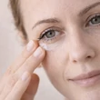 Kép 2/2 - GlowUp Botox hatású arc- és szemkörnyékápoló fluid krém 30 ml - Medinatural