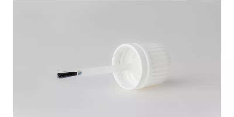 Fehér kupak, ecsetes, 10 ml üveghez (18 mm nyakméret)